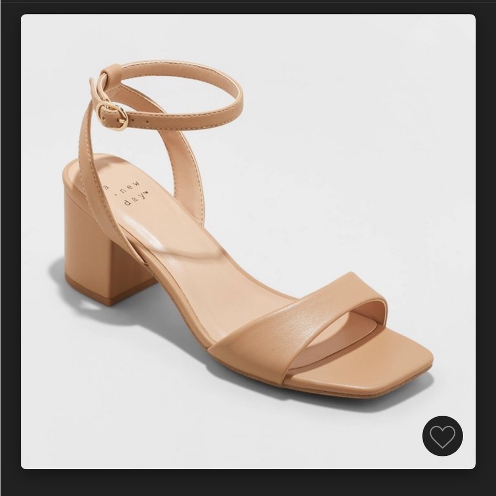 classic nude heeled nwt — wide fit
